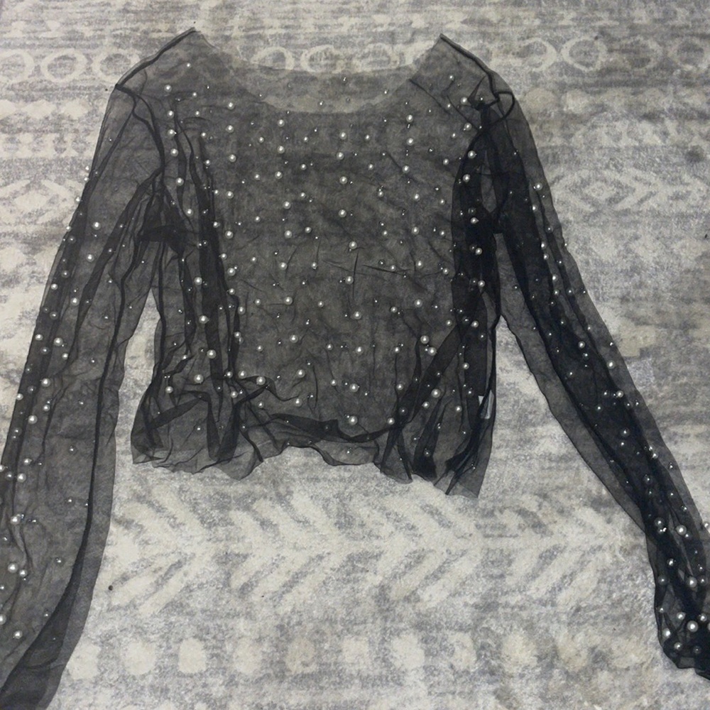 Mesh Pearl Top Cropped. Size XL fits more like S/M.